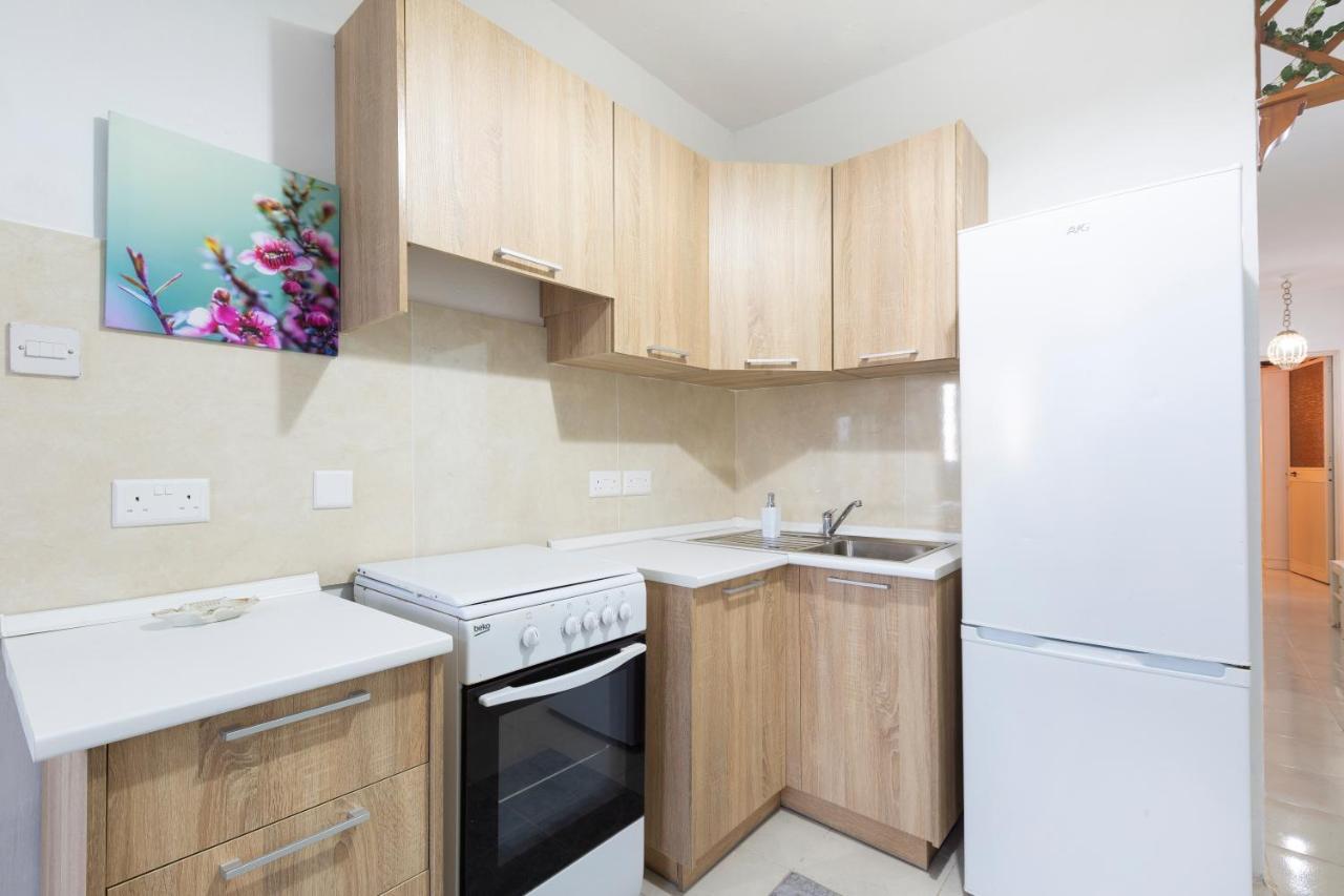Ne1 - Lovely 2 Bedroom Apartment. Perfect Location Mellieha Bagian luar foto