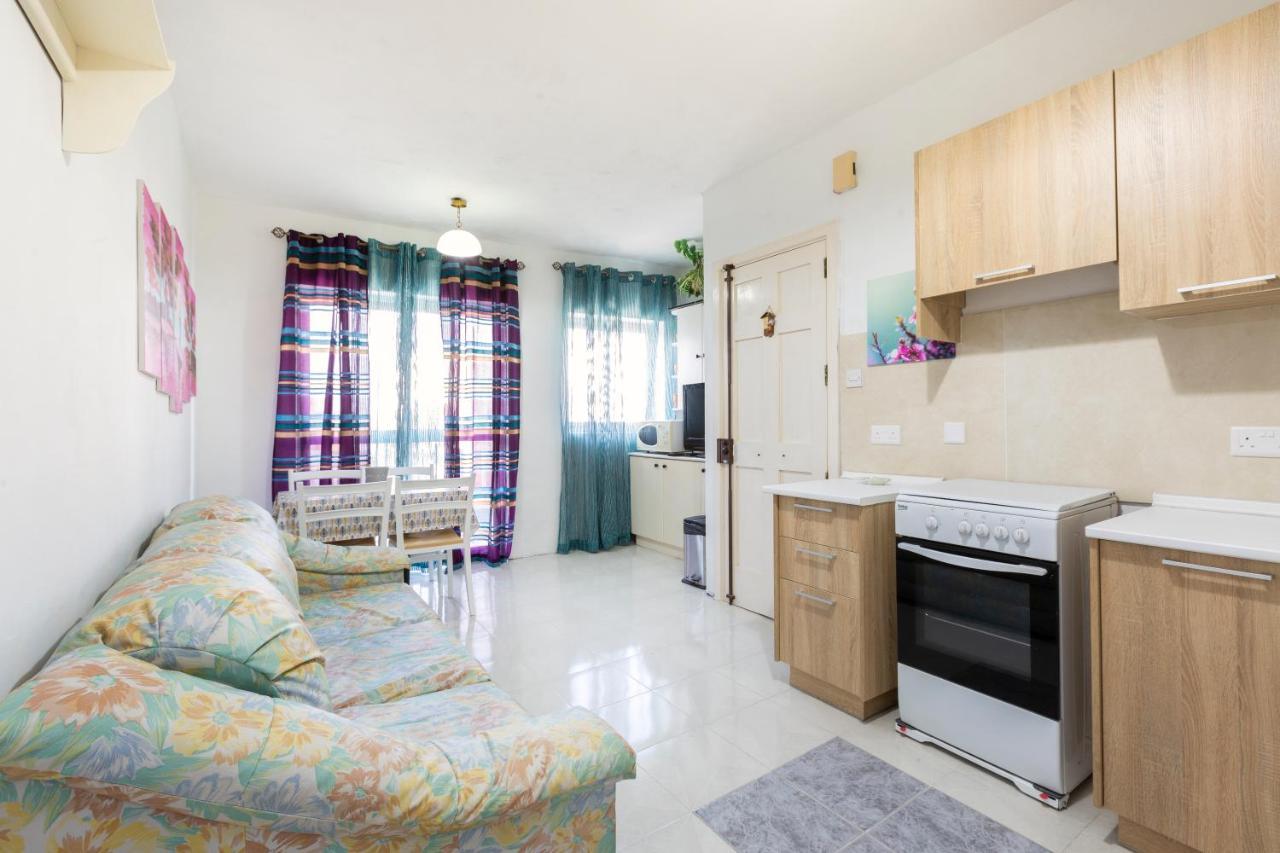 Ne1 - Lovely 2 Bedroom Apartment. Perfect Location Mellieha Bagian luar foto
