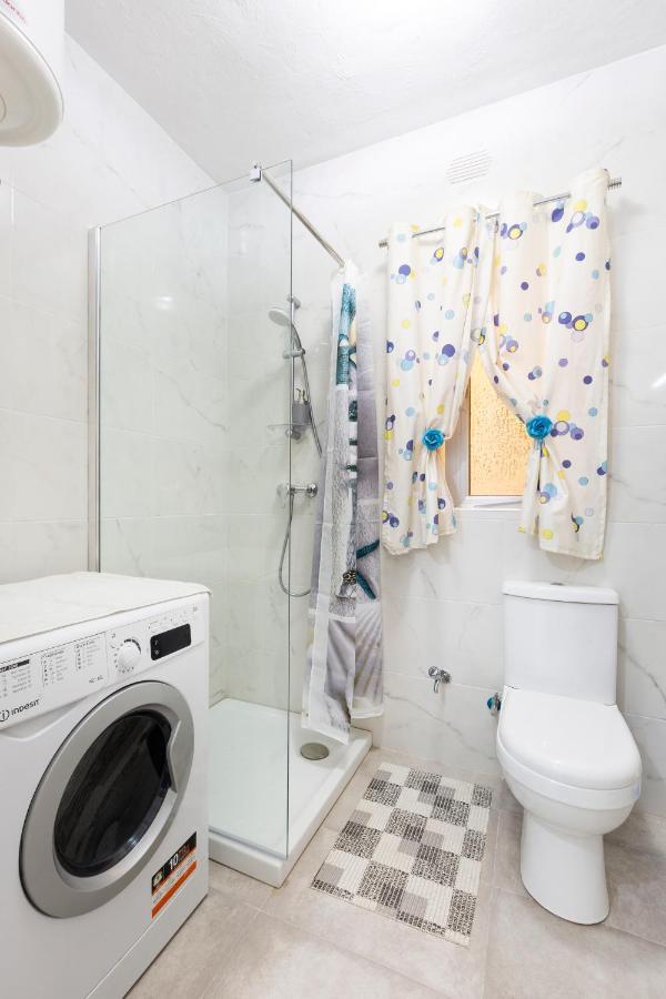Ne1 - Lovely 2 Bedroom Apartment. Perfect Location Mellieha Bagian luar foto
